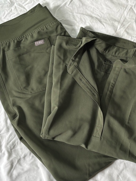 Figs Tops - Figs Olive Green Women's Set Medium
